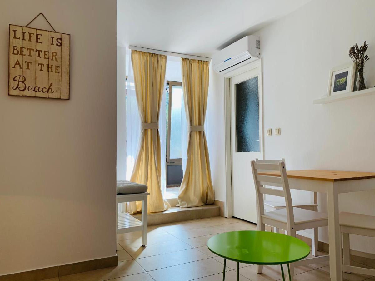 Apartments Vala Grebastica Bagian luar foto