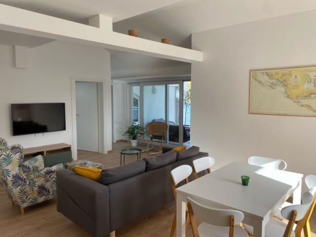 Apartments Vala Grebastica Bagian luar foto