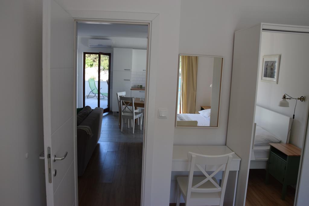 Apartments Vala Grebastica Bagian luar foto