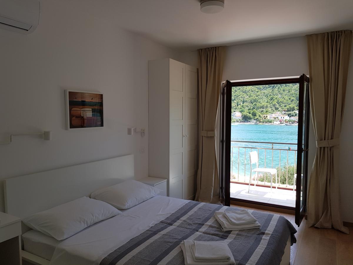 Apartments Vala Grebastica Bagian luar foto